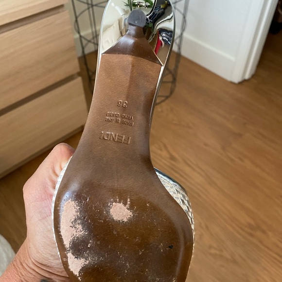 Fendi silver shoes - Picture 4 of 5